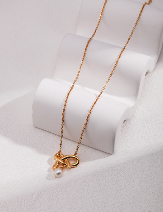 Bow design pearl necklace